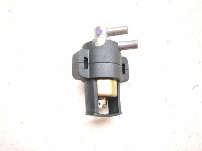 02-04 Kawasaki VN1500 Vulcan Mean Streak Air Breather Valve Solenoid B