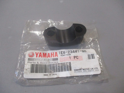 NOS Yamaha OEM Upper Handle Holder 79-80 DT175 83-84 IT490 1E6-23441-00