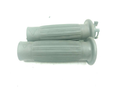 18 Triumph Street Twin Throttle Tube And Grips