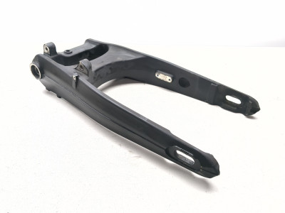 14-18 Indian Chieftain Rear Wheel Swing Arm Frame 5139825