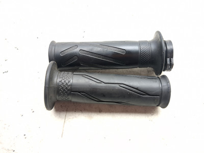 20-25 Yamaha MT-03 MTN320 Throttle Tube And Grips Set Pair