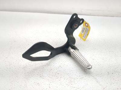 00-24 Suzuki DRZ400SM DRZ400 Rear Right Passenger Foot Peg And Mount