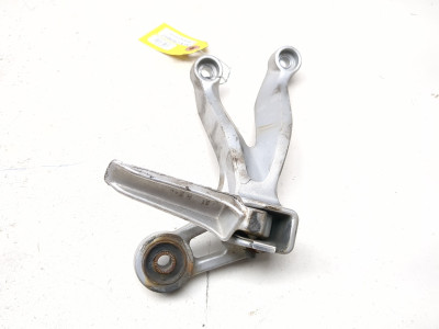01-03 Suzuki GSXR 600 750 Rear Right Passenger Foot Peg And Bracket