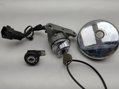 い 03-08 Kawasaki VN1600 Vulcan Classic Front Ignition Gas Cap Lock