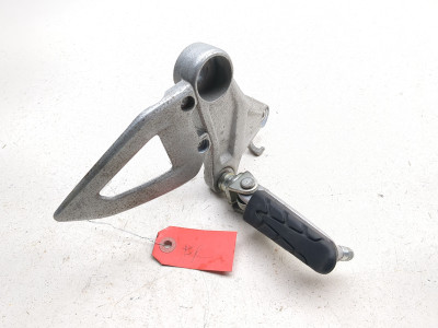 22-25 Honda CB300F Front Right Rearset Bracket 50600-K0A-DB0