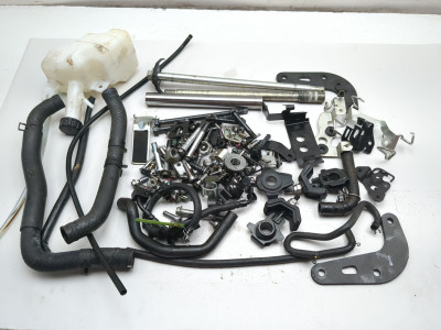 チャンス 23-26 Kawasaki ZX400S ZX4R Bracket Axle Hose Reservoir Hardware