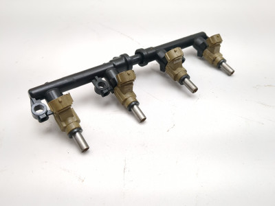 23-26 Kawasaki ZX400S ZX4R Fuel Rail w/ 4 Piece Set of Injectors