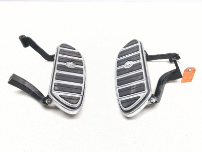 04-06 Harley Road King Custom FLHRSI Rear Left Right Passenger Floorboard Set