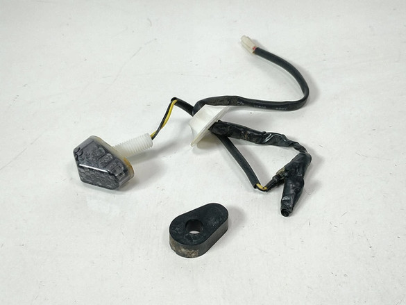 14 Yamaha FZ09 Front Right Turn Signal Flasher Indicator Light DAMAGED