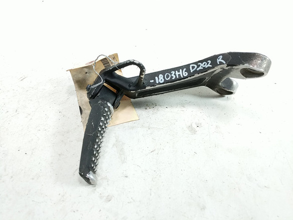 03 04 HONDA CBR 600 CBR600RR Right Passenger Foot Peg 03 04 HONDA CBR 600 CBR600RR Right Passenger Foot Peg