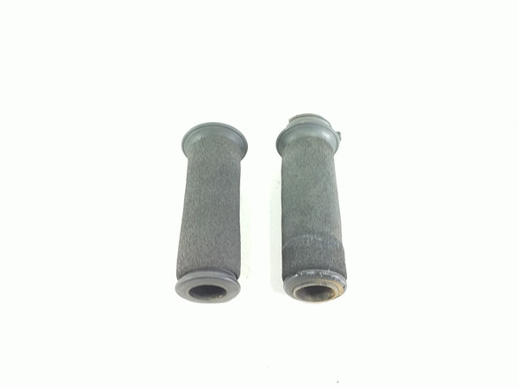 04 Suzuki VStrom DL650 Throttle Tube And Grips 04 Suzuki VStrom DL650 Throttle Tube And Grips