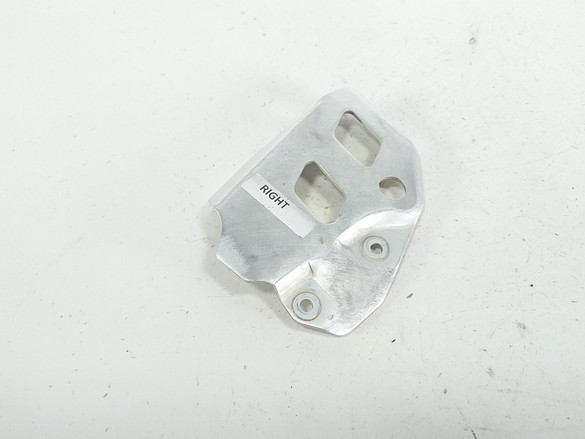 13 Suzuki DRZ 400 DRZ400S Right Heel Guard Rear Master Cover 13 Suzuki DRZ 400 DRZ400S Right Heel Guard Rear Master Cover