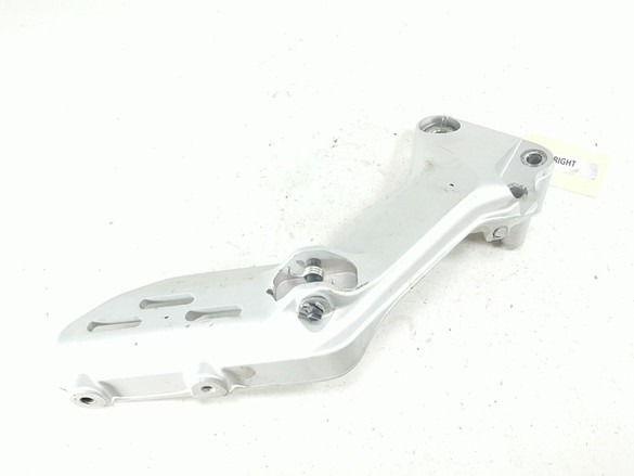 20 Husqvarna Svartpilen Vitpilen 401 Right Rearset Front Bracket 28103039000