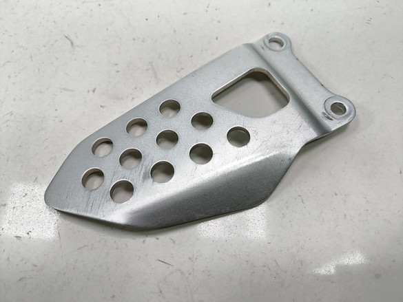 04 05 Suzuki GSXR 600 750 Right Heel Guard 04 05 Suzuki GSXR 600 750 Right Heel Guard