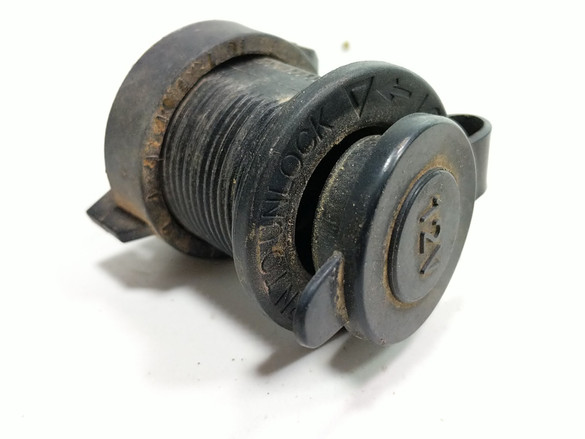 13 Can Am Commander 1000 XT 12V Outlet 13 Can Am Commander 1000 XT 12V Outlet