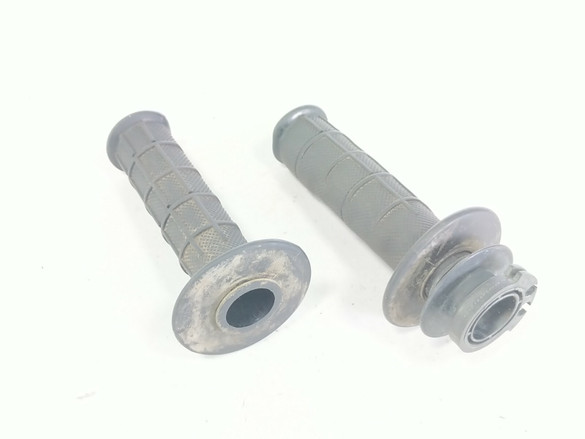 08 18 Kawasaki KLR 650 Throttle Tube And Grips 08 18 Kawasaki KLR 650 Throttle Tube And Grips