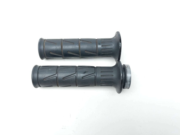 07 08 Kawasaki Ninja ZX600 ZX6R Throttle Tube And Grips 07 08 Kawasaki Ninja ZX600 ZX6R Throttle Tube And Grips