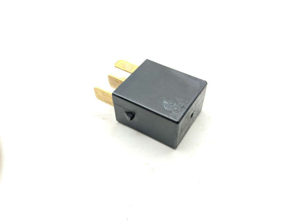 15 Triumph Daytona 675 Relay G8HN-1A4T-RJ (D)