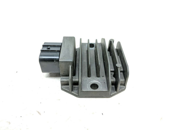 22 Yamaha XSR900 Voltage Regulator Rectifier