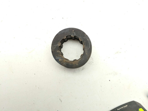 05 Harley Electra Glide Classic FLHTCI Rubber Mount Bracket (B)