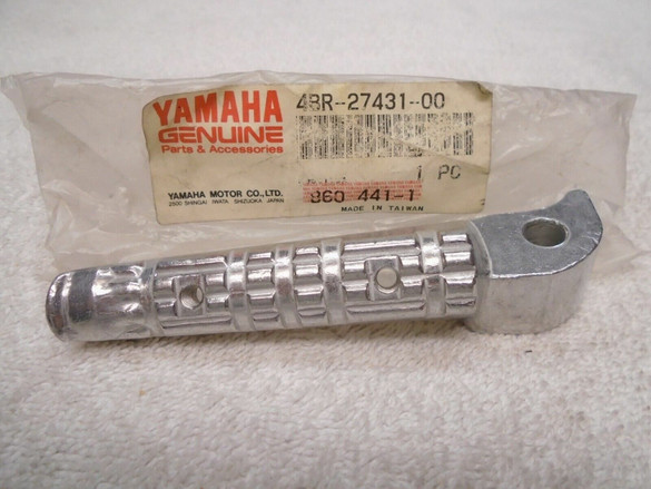 NOS Yamaha 4BR-27431-00-00 - FOOTREST