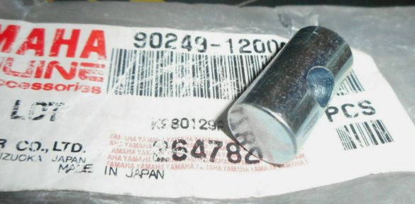 NOS Yamaha DT175 DT80 DT250 BW200 DT100 OEM Pin 90249-12008