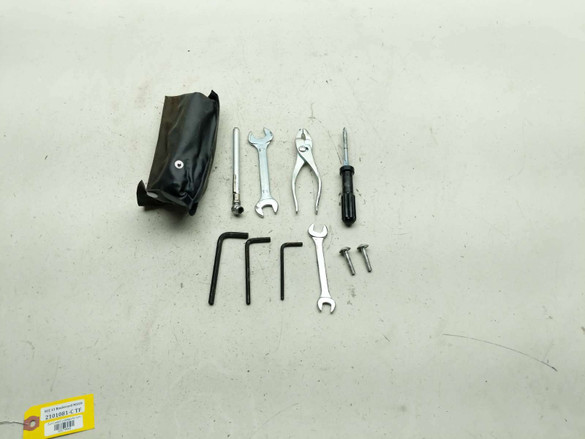 13 Suzuki VZ 1500 Boulevard M90 Tool Kit