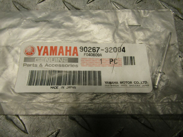 YAMAHA OEM NOS BLIND RIVET 90267-32004-00 QTY3