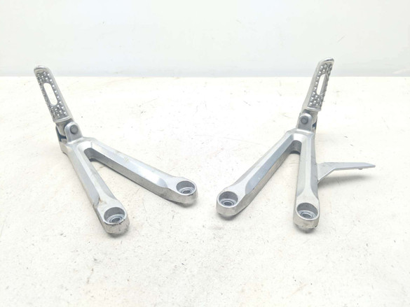 05 06 Honda CBR600RR CBR 600 Left & Right Passenger Foot Peg