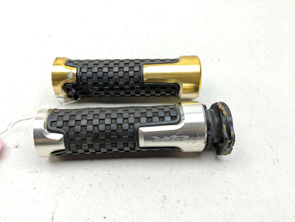 12 Honda CBR250R CBR 250 Throttle Tube And Grips 12 Honda CBR250R CBR 250 Throttle Tube And Grips