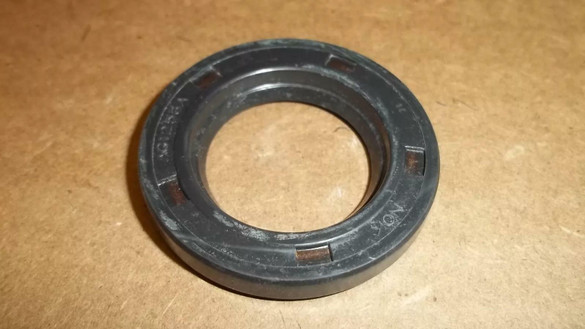 Kawasaki OEM New seal 92049-1110 W650 W800 ZG1000 Concours ZR1100 Zephyr #7297