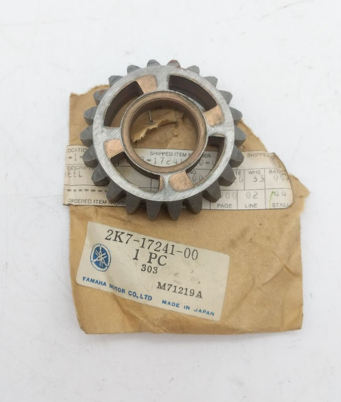 YAMAHA NOS OEM 4TH GEAR WHEEL ASSY. 2K7-17241-00