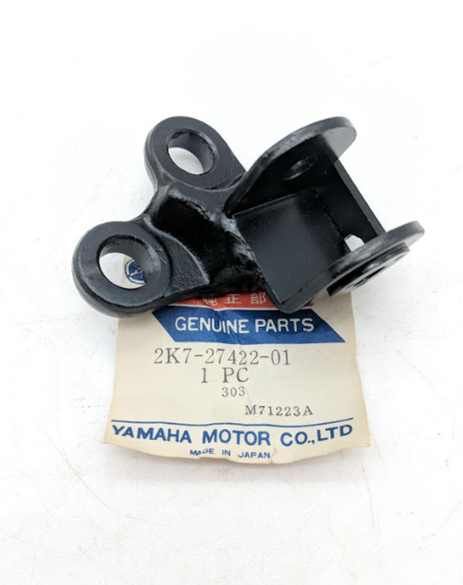 YAMAHA NEW OEM RIGHT FOOTREST BRACKET 1976-78 YZ250 2K7-27422-01