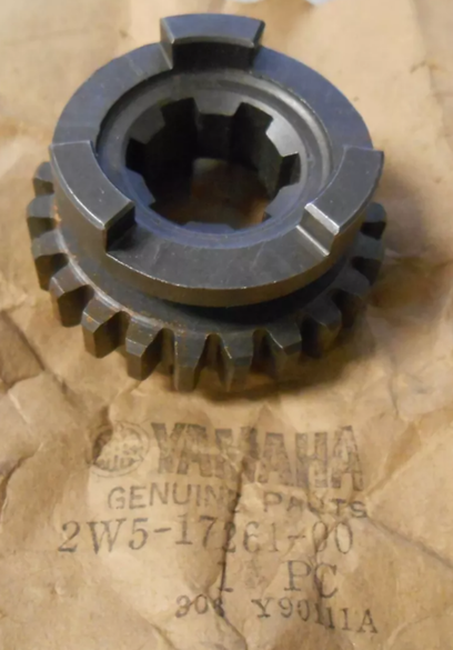 YAMAHA NEW OEM 6TH WHEEL GEAR 1974-81 YZ100/125 2W5-17261-00