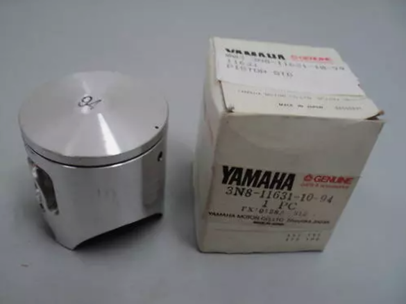 YAMAHA NOS OEM PISTON STD 1981 YZ125 3N8-11631-10-94