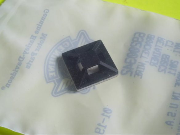2014-2024 Harley-Davidson Touring Wire Retainer Bracket NOS OEM 69200342 QTY 2