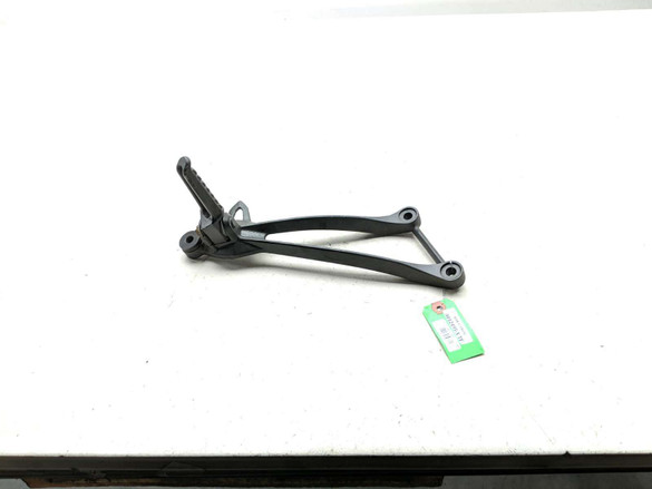 13-18 Kawasaki ZX 636 ZX6R Rear Right Passenger Foot Peg W/Mount Bracket