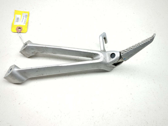 08-10 Suzuki GSXR 600 750 Rear Left Passenger Foot Peg 298996 08-10 Suzuki GSXR 600 750 Rear Left Passenger Foot Peg 298996