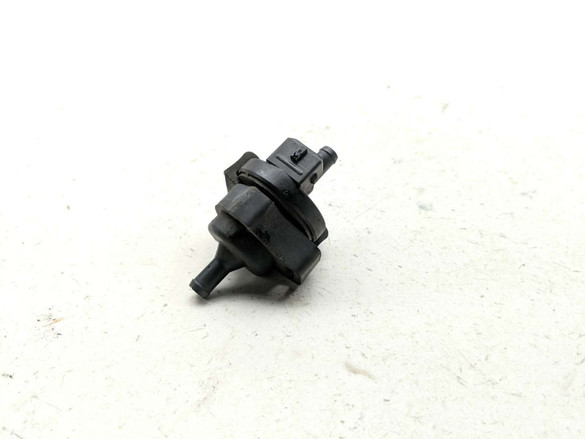 01-05 BMW R1150RS Fuel Tank Breather Valve 1734443