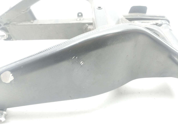 04 05 Kawasaki Ninja ZX10 ZX10R Rear Swingarm Swing Arm Frame