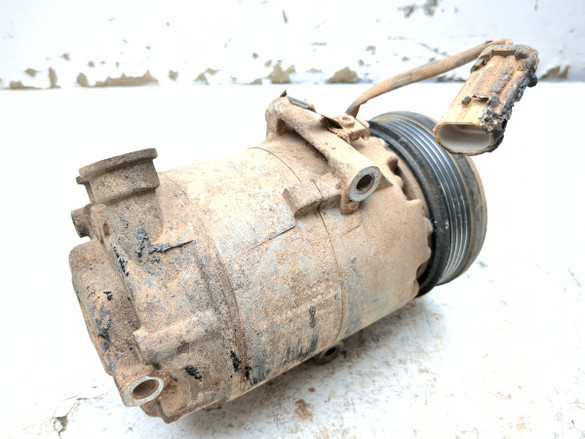 20 John Deere Gator XUV835 R  Air Conditioning Compressor