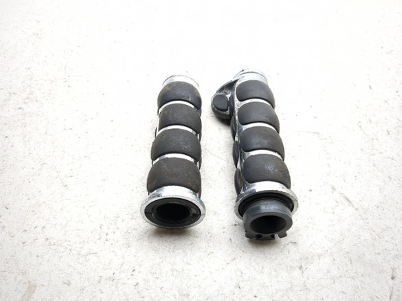 04-12 Victory Kingpin Throttle Tube And Grips