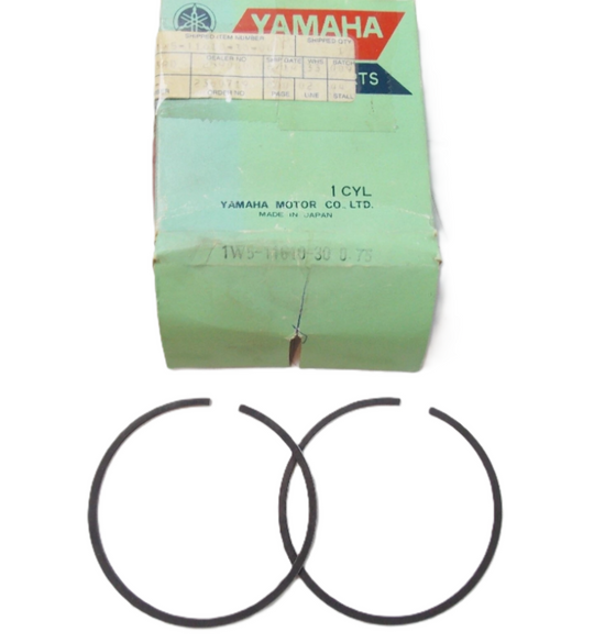 NOS 1977-1981 Yamaha IT250 YZ250 OEM Piston Ring Set 0.75 1W5-11610-30
