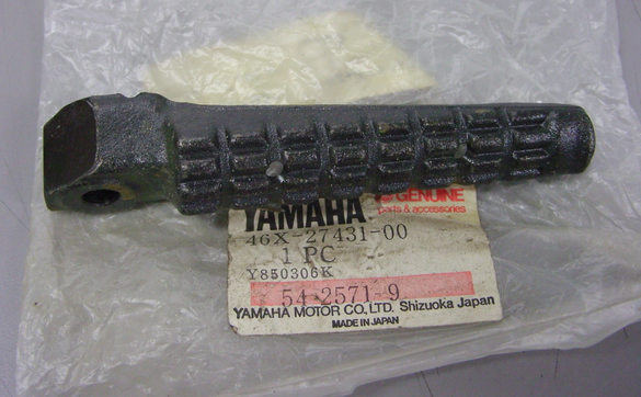1986-1988 Yamaha FZ600 FZ 600 OEM Rear Footrest 1 Black 46X-27431-00