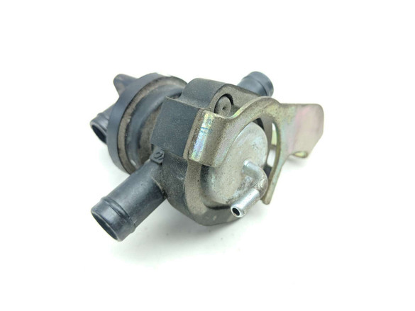 05 Honda VT750CA Aero Thermostat Housing