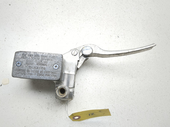 01-04 Suzuki VL800 Intruder Volusia Right Front Brake Master Cylinder