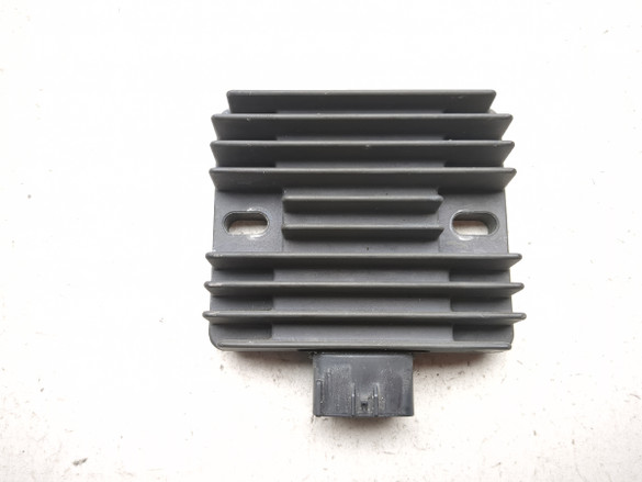 06-08 Yamaha YZF-R6R YZF R6 Voltage Regulator Rectifier SH678-11 06-08 Yamaha YZF-R6R YZF R6 Voltage Regulator Rectifier SH678-11
