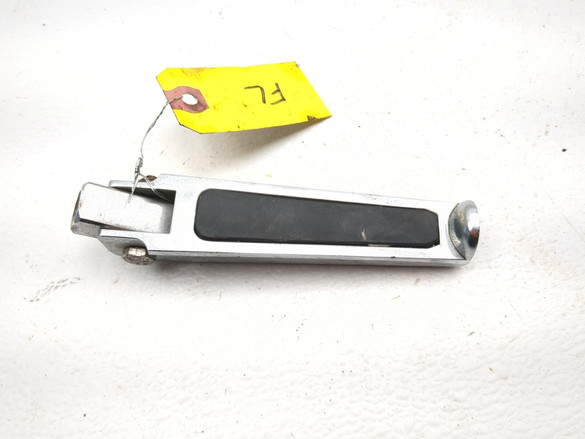 01-04 Suzuki VL800 Intruder Volusia Front Left Upper Driver Foot Peg