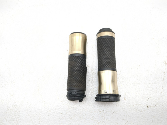 09-20 Yamaha Vmax 1700 VMX17 Left & Right Grip Set Cracked