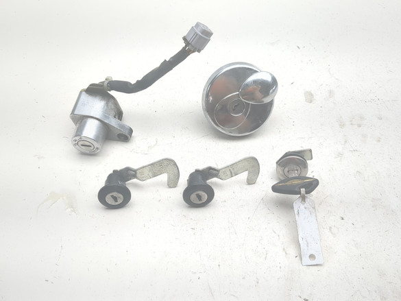 13-19 Suzuki VL1500 Boulevard C90T Lock Set Ignition Switch Cap And Key